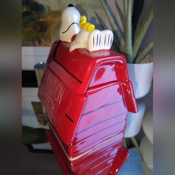 PEANUTS X RAE DUNN SNOOPY and WOODSTOCK Christmas Doghouse Cookie/Treat Jar 2023 - Picture 9 of 12